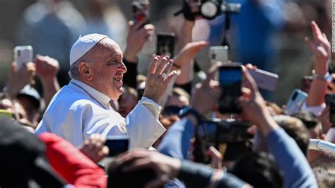 El papa Francisco cerró la Semana Santa en Roma y así fue su mensaje en Pascua - CNN Video