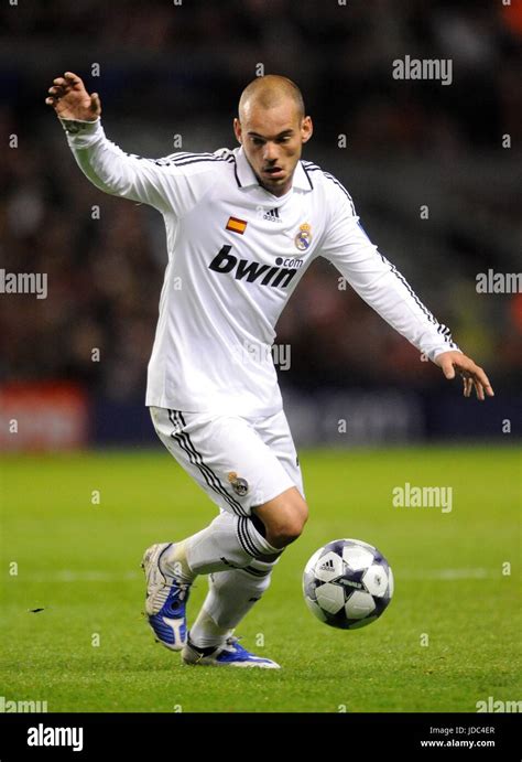 WESLEY SNEIJDER REAL MADRID ANFIELD LIVERPOOL ENGLAND 10 March 2009 Stock Photo - Alamy