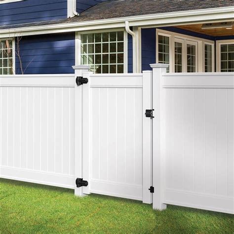 Freedom Emblem 5-ft H x 4-ft W White Vinyl Flat-Top Fence Gate in the ...