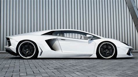 Lamborghini Aventador Side View