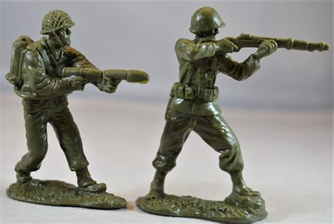 Classic Toy Soldiers World War II US Infantry Set 2 Green Toys & Hobbies 1970-Now