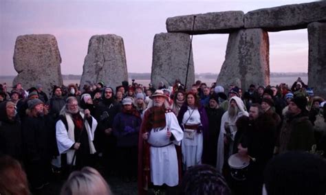 Stonehenge Revellers Bring in the Winter Solstice | The Epoch Times