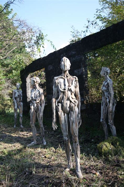 Creepy sculptures made from driftwood – Vuing.com