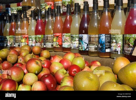British apple farmers hi-res stock photography and images - Alamy