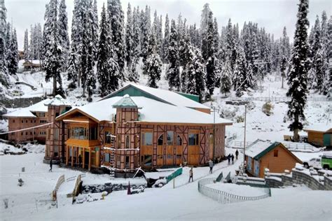 Gulmarg turns white as Kashmir witness season's first snowfall