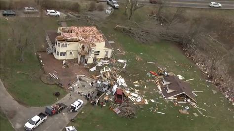 Volunteers help clean up debris in Clarksville after storm | wbir.com