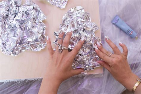 DIY Aluminum Foil Magnified Glitter Wall Art | Glitter wall art ...