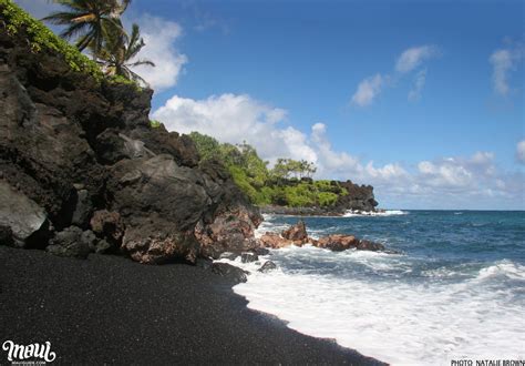 Wai'anapanapa State Park | Black Sand Beach | Tips for the Road to Hana