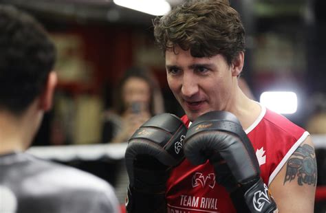 Justin Trudeau boxed in Brooklyn - Business Insider