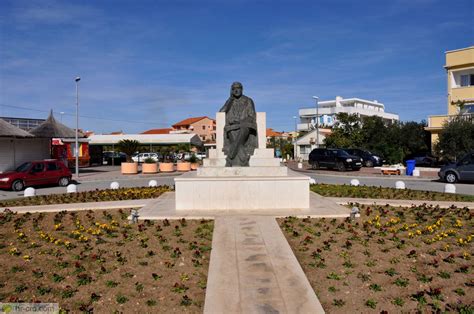 Pakostane - Statue of Franjo Tuđman | HR-CRO - Croatia