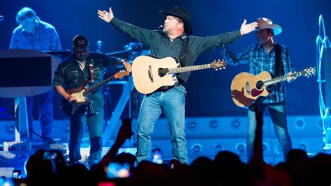 PHOTOS- Garth Brooks Concert