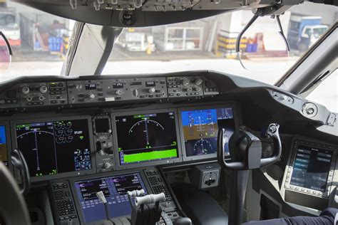 Boeing 787 Cockpit Displays