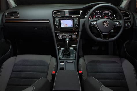 2014-Volkswagen-Golf-Wagon-interior - ForceGT.com