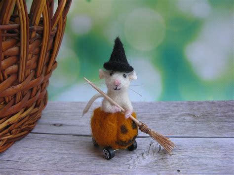 Little mouse made of felt. Halloween decor | Etsy