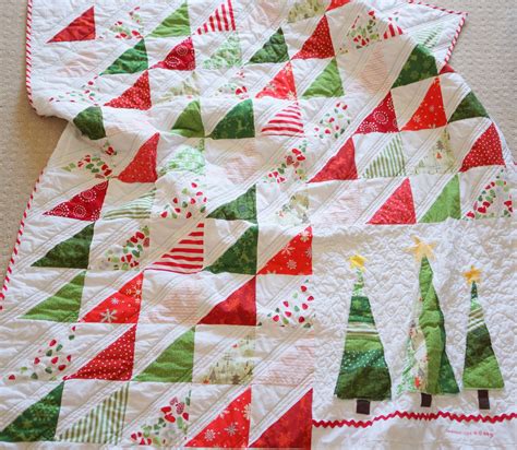 Lo, Ray, & Me: Easy Triangle Christmas Quilt