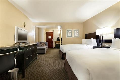 Radisson JFK Airport | Hotels in Queens, New York