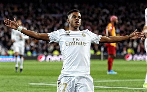 Rodrygo celebrating goal at stadium 2K wallpaper download