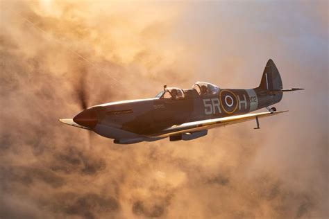 Fly A Spitfire From Duxford - Spitfire Flights - Book Experience Online