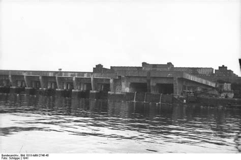 30 images of the amazing U-Boat pens - Some Images You Wouldn't Have ...