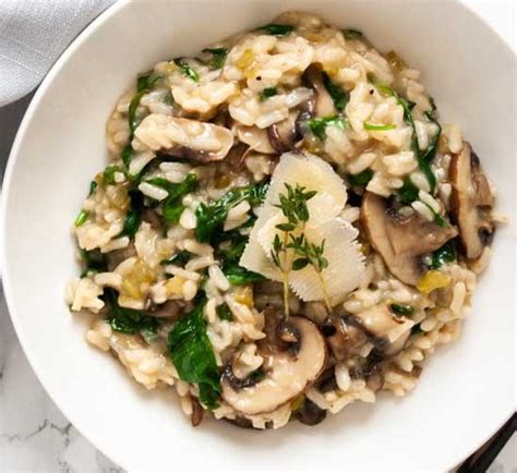 MUSHROOM AND SPINACH RISOTTO { INSTANT POT } #vegetarian #dinner