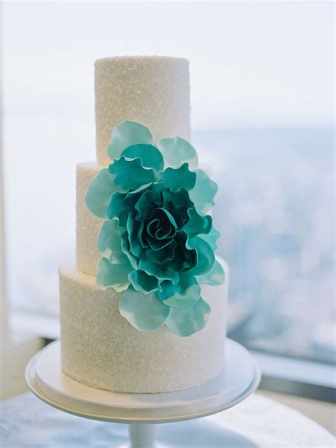 Downtown Seattle Wedding at the Sky View Observatory | Beautiful wedding cakes, Gorgeous wedding ...