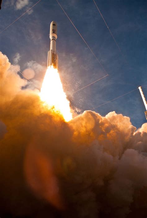 Amazing Launch Photos: Blastoff for Navy's Next-Gen MUOS-1 Satellite ...