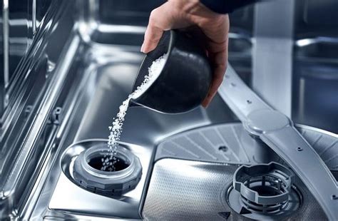 Filling your dishwasher with salt and rinse aid | Bosch UK