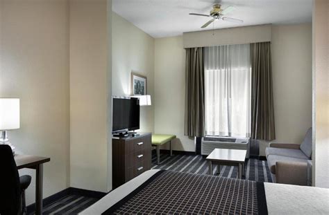 Downtown Atlanta Hotel Suites | Free Airport Shuttle Service