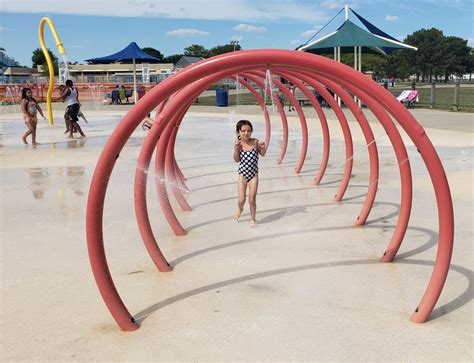 Lake St. Clair Metropark Squirt Zone Playground Splash Pad in Harrison ...