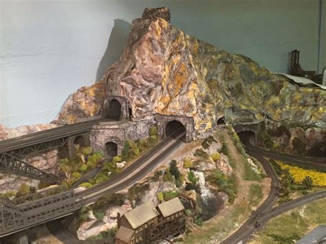 Making mountains for model trains - Model railroad layouts plansModel railroad layouts plans