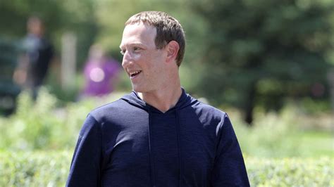 Young Mark Zuckerberg Baseball Card Going Up for Auction – NBC Chicago