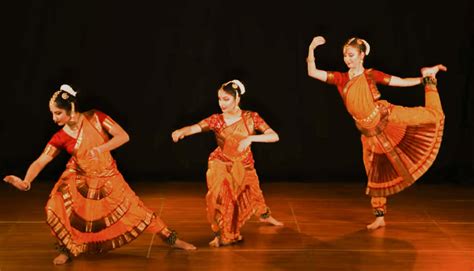 Art Forms of Karnataka - Dollu Kunitha, Gombe Aata, Yakshagana