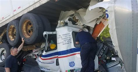 Tractor-trailers crash on Thruway, resulting in serious injury