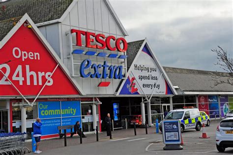 Tesco Extra store at Baguley hit by robbers armed with guns, machetes ...