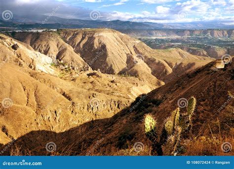 Le Ande Dell'Ecuador Fra Quito E Otavalo Fotografia Stock - Immagine di ...