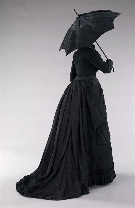 Victorian Mourning Clothes – shadows fly away