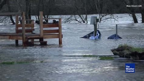 Lake Overflow Floods Oroville, CA - Videos from The Weather Channel