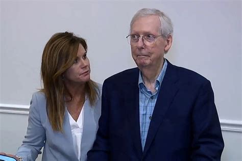 Senate GOP leader Mitch McConnell appears to freeze up again, this time at a Kentucky event