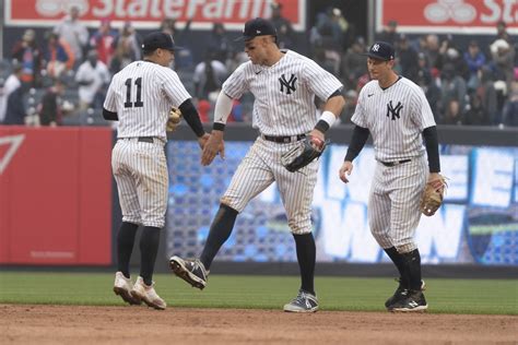 WATCH: New York Yankees' Aaron Judge Robs Shohei Ohtani of Home Run ...