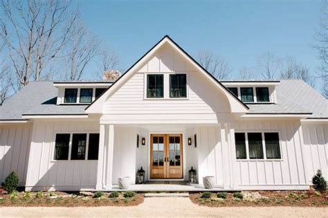 30+ Farmhouse Exterior Ideas For Your Modern Farmhouse