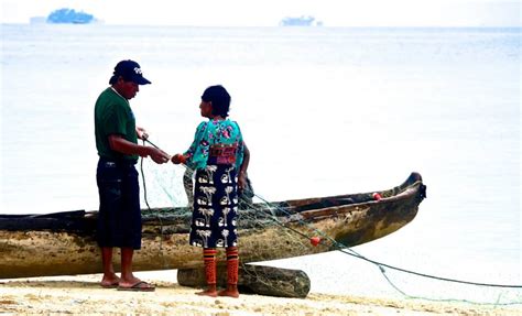 The Kuna People in Panama's San Blas - Erika's Travels