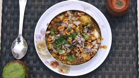 Kutchi Kadak Recipe: A Gujarati Street Food For Snacking