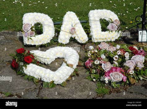 Funeral flowers dad hi-res stock photography and images - Alamy