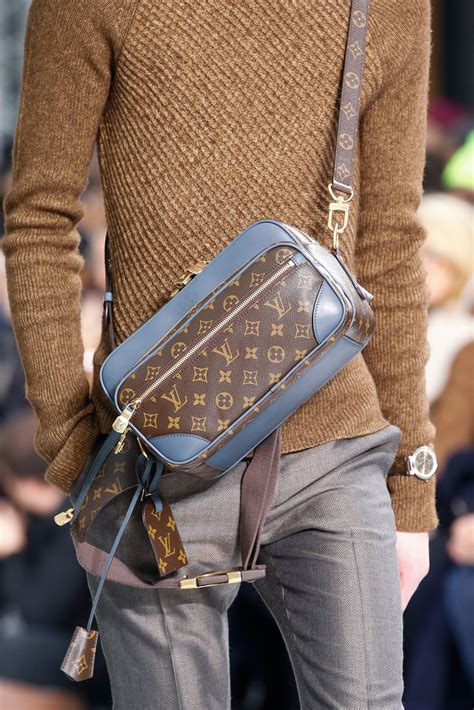 Louis Vuitton Crossbody Men's Bagel | semashow.com