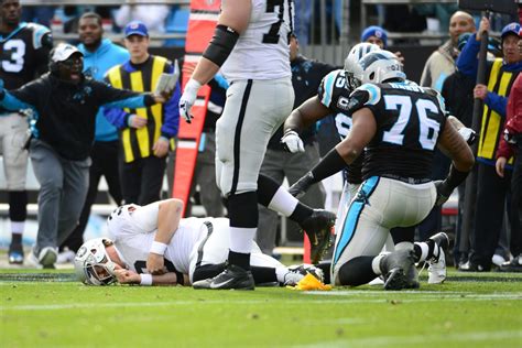 Carson Palmer injury: Raiders QB leaves game with hurt ribs - Silver ...