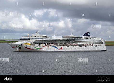 The Norwegian Dawn Cruise ship Stock Photo - Alamy