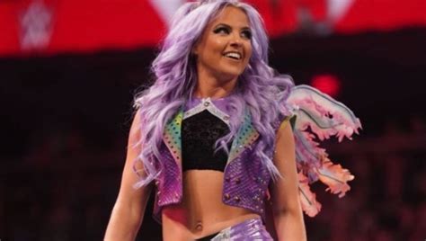 Candice LeRae Makes Surprise WWE Return, Debuts on RAW (Video ...