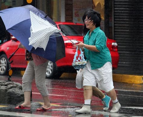 Hundreds of thousands evacuated as typhoon hits China coast