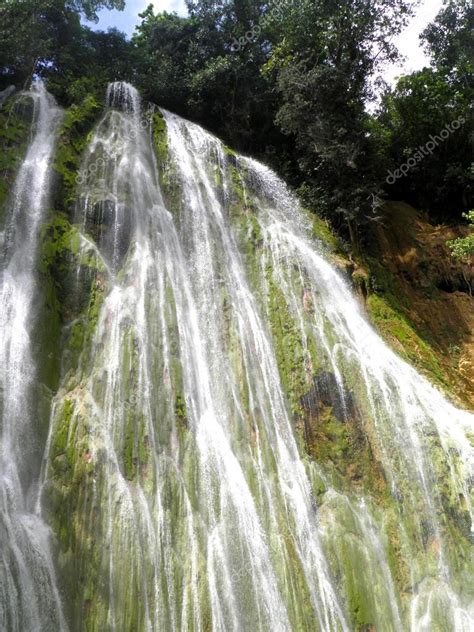 El limon waterfall dominican republic — Stock Photo © diegobib #63420599