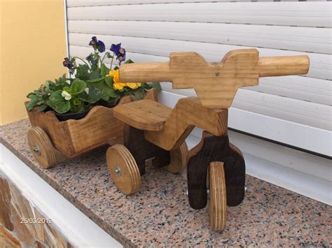 Aprendiz: artesanía en madera para decorar con plantas